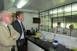 Autoridades del CONICET visitaron el Laboratorio de Agrobiología